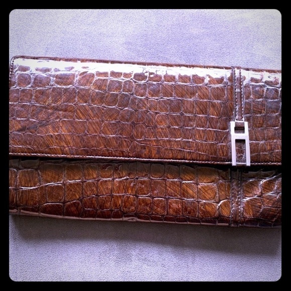 𝅺BCBG faux croc clutch - Picture 2 of 13